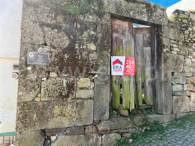 Moradia Rústica / Lamego, Avões