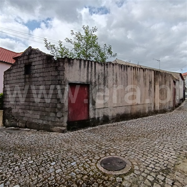 Moradia Rústica / Mangualde, Tavares (Chãs, Várzea e Travanca)