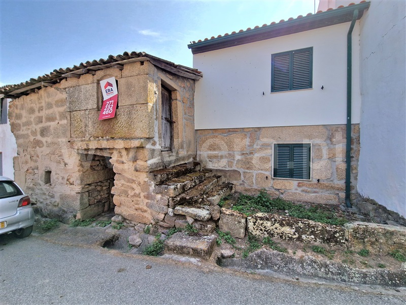 Moradia Rústica / Pinhel, Cheiras