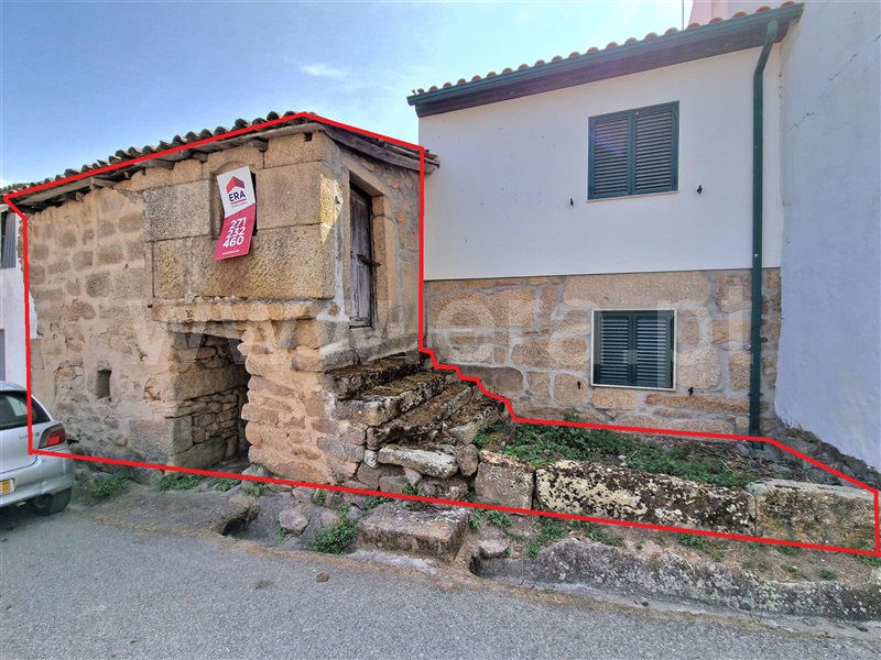 Moradia Rústica / Pinhel, Cheiras