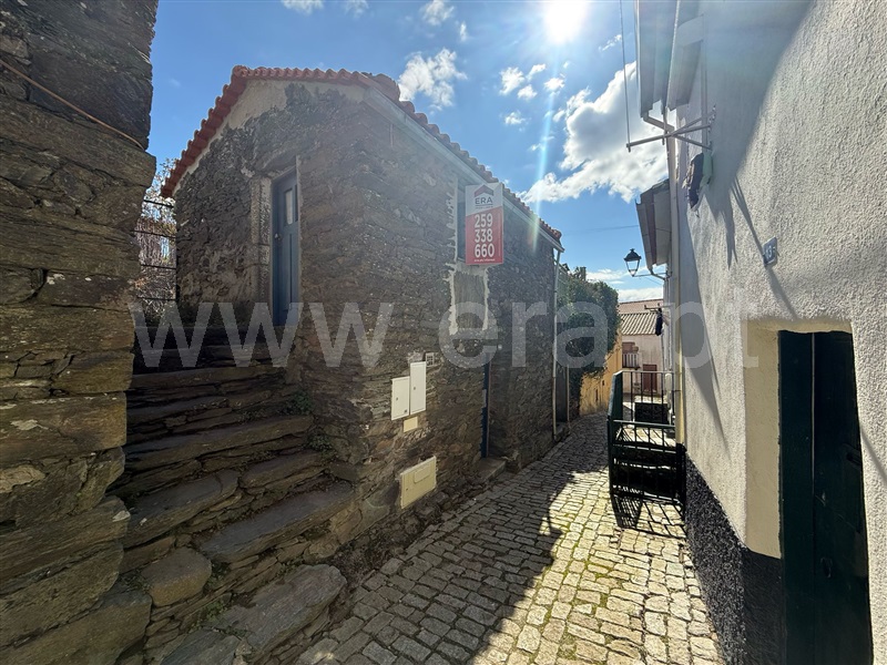 Moradia Rústica T1 / Sabrosa, Provesende, Gouvães do Douro e São Cristóvão do Douro