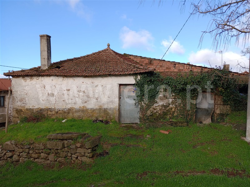 Moradia Rústica T2 / Chaves, Moreiras