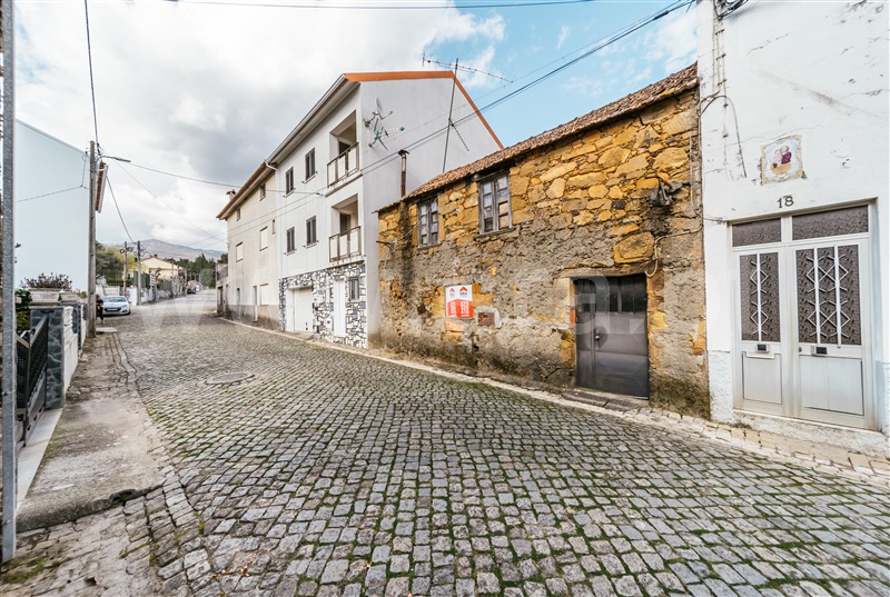 Moradia Rústica T2 / Covilhã, Erada
