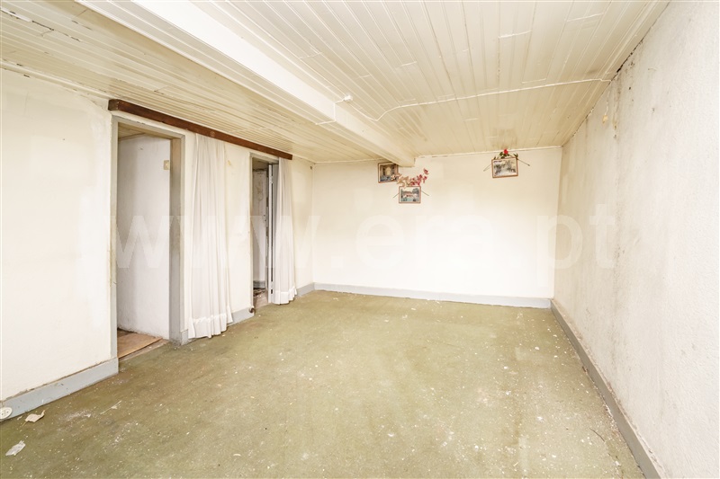 Moradia T2 em Teixoso, €32.000