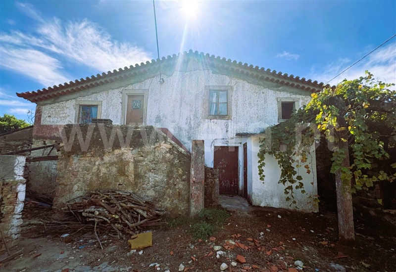 Moradia T2 em Chãos, €68.000