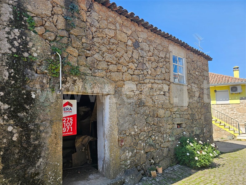 Moradia Rústica T2 / Fundão, Orca