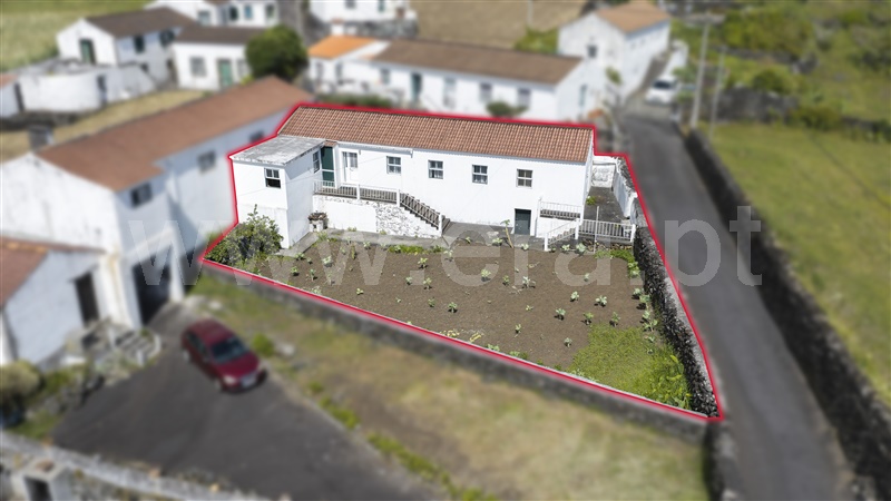Moradia T2 em São João, €125.000