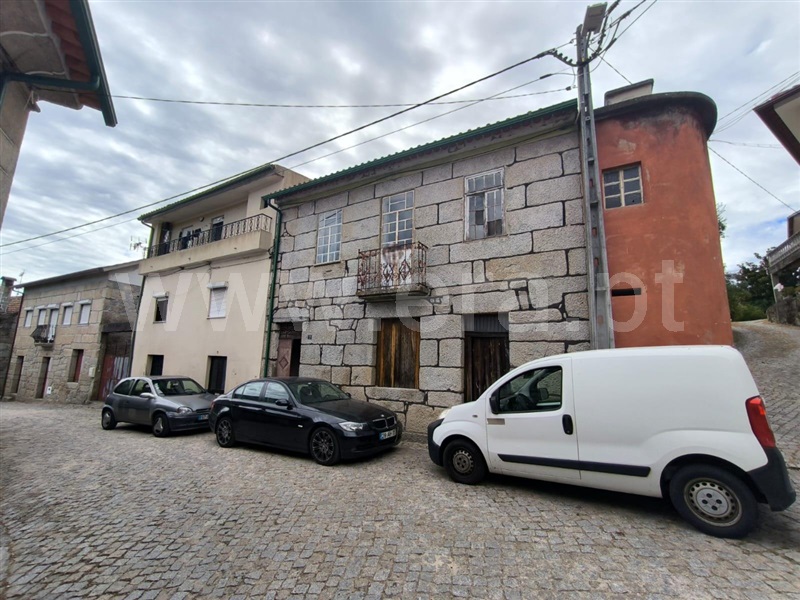 Moradia Rústica T2 / Mangualde, Moimenta de Maceira Dão e Lobelhe do Mato