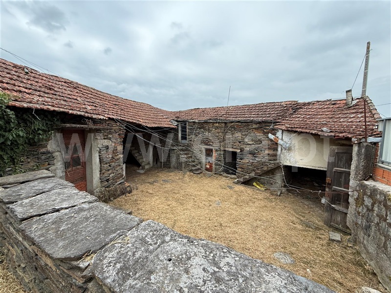Moradia Rústica T2 com Terreno Paredes, Recarei - 1494570 - 2