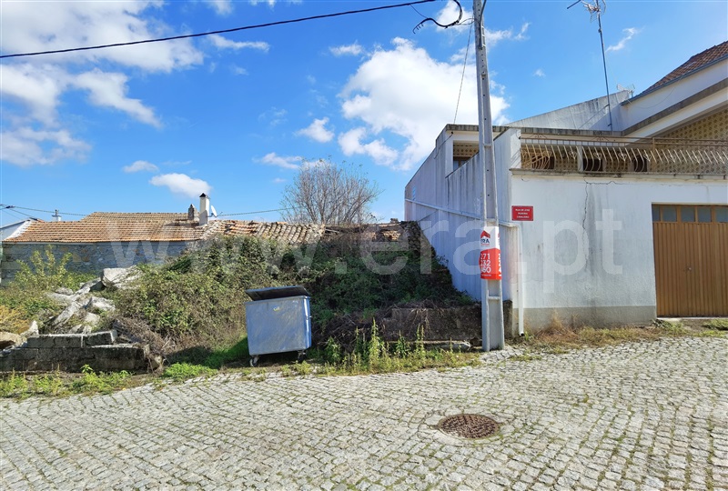 Moradia Rústica T2 / Sabugal, Pousafoles do Bispo, Pena Lobo e Lomba