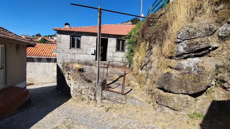 Moradia Rústica T3 / Amarante, Ansiães