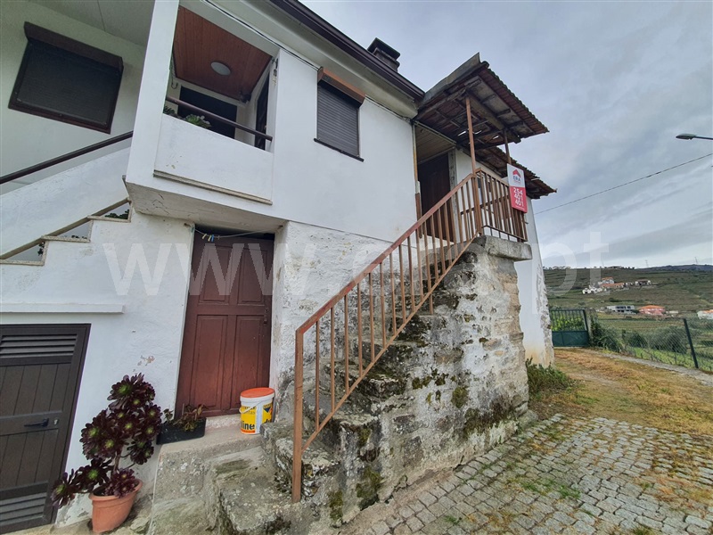 Moradia Rústica T3 / Lamego, Cambres
