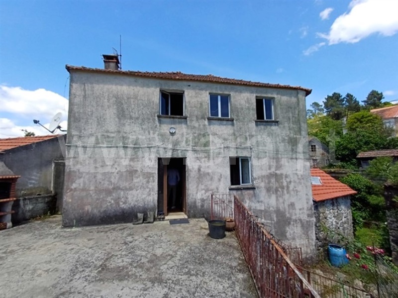 Moradia Rústica T3 / Melgaço, Chaviães e Paços