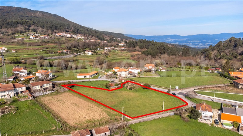 Moradia Rústica T3 / Vila Nova de Cerveira, Candemil e Gondar