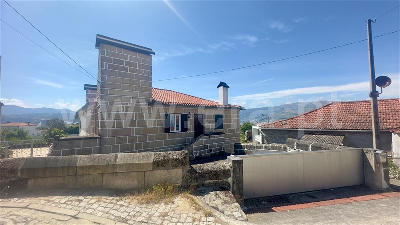 Moradia Rústica T3 / Vila Real, Folhadela
