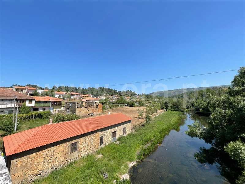 Moradia Rústica / Tarouca, Gouviães e Ucanha