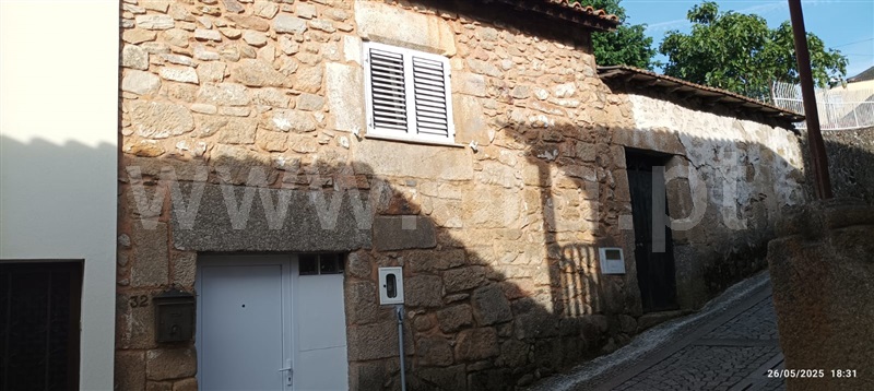 Moradia Rústica / Tarouca, Gouviães e Ucanha