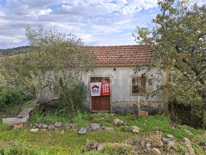 Moradia Rústica / Tomar, Além da Ribeira e Pedreira
