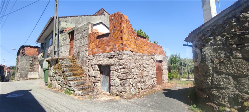 Moradia / Santa Comba Dão, Santa Comba Dão e Couto do Mosteiro