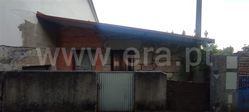 Moradia / São Pedro do Sul, Santa Cruz da Trapa e São Cristóvão de Lafões