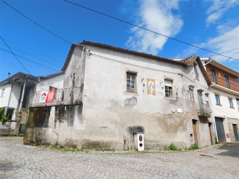 Moradia / Seia, Paranhos