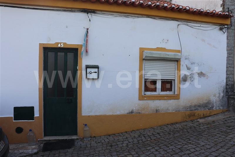 Moradia T2 à venda em Abrantes (São Vicente e São João) e Alferrarede, €60.000