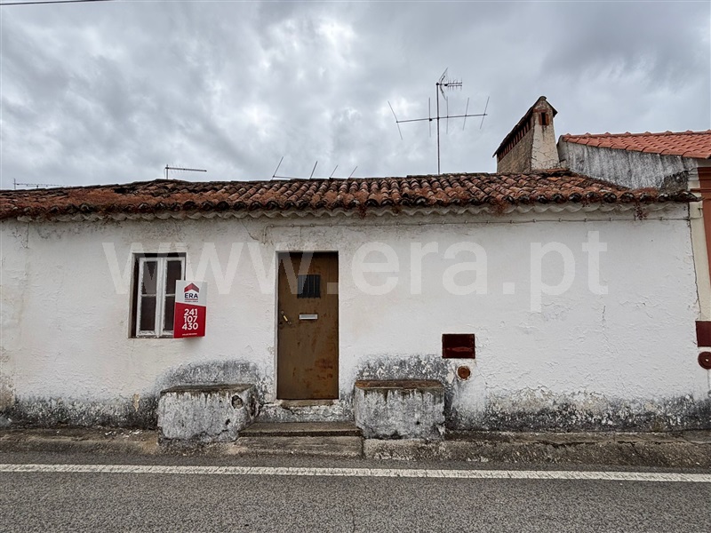 Moradia T2 / Abrantes, Barrada