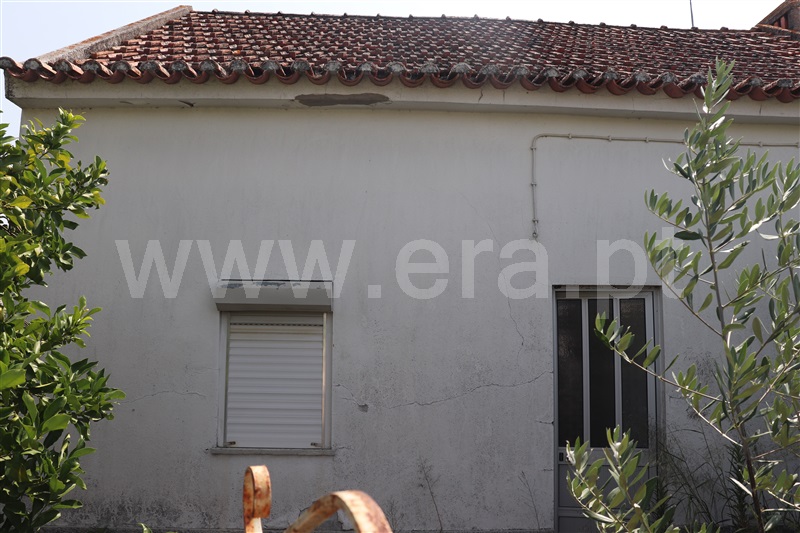 Moradia T2 / Abrantes, Barrada