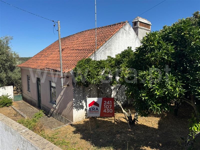 Moradia T2 / Abrantes, Barrada