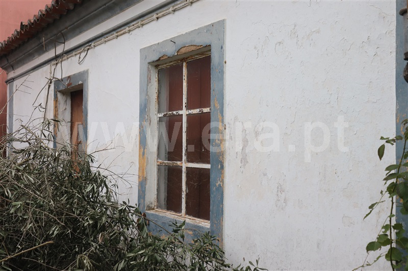 Moradia T2 / Abrantes, Barrada