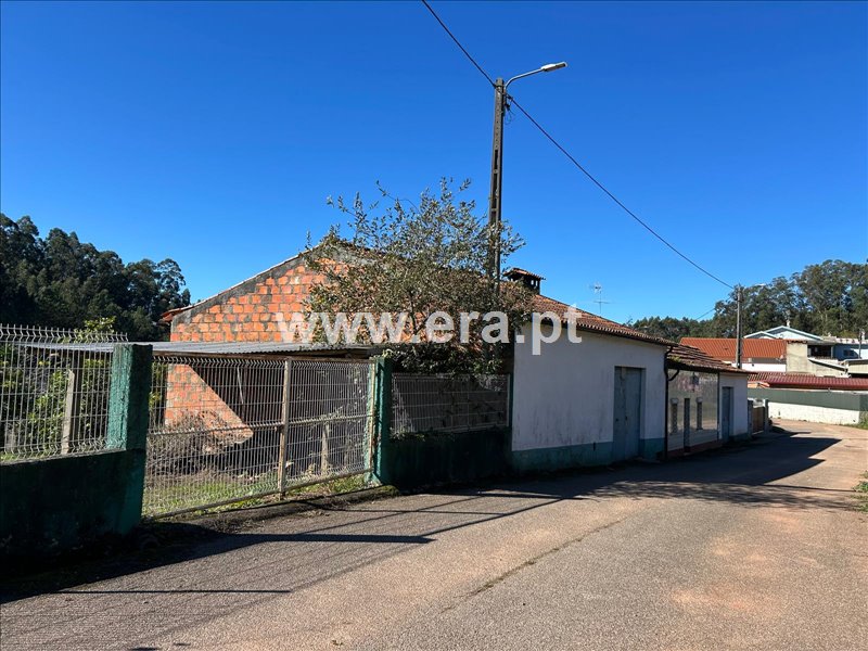 Moradia T2 em São João de Loure e Frossos, €79.000