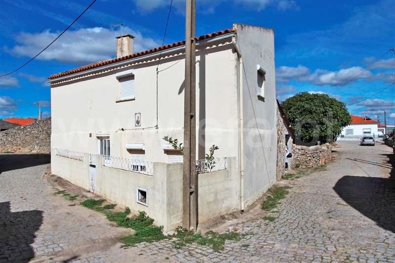 Moradia T2 / Almeida, Malpartida