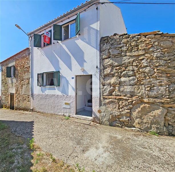 Moradia T2 / Almeida, Miuzela,Porto de Ovelha
