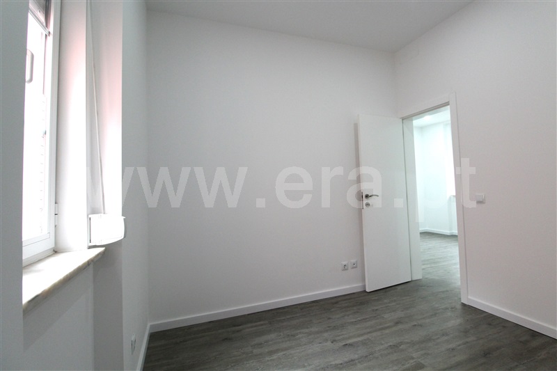Moradia T1 Amadora, Falagueira-Venda Nova - 1450860 - 9https://mediaredir.era.pt/ImageResizeHandler.ashx?tipo=1&checkMax=1&imovel=1450860&foto=17771809&m=2