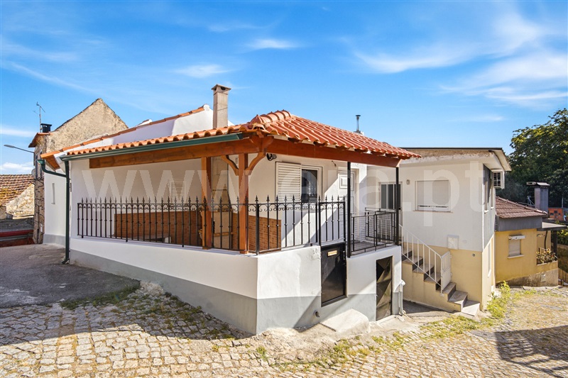 Moradia T2 / Carregal do Sal, Currelos, Papízios e Sobral