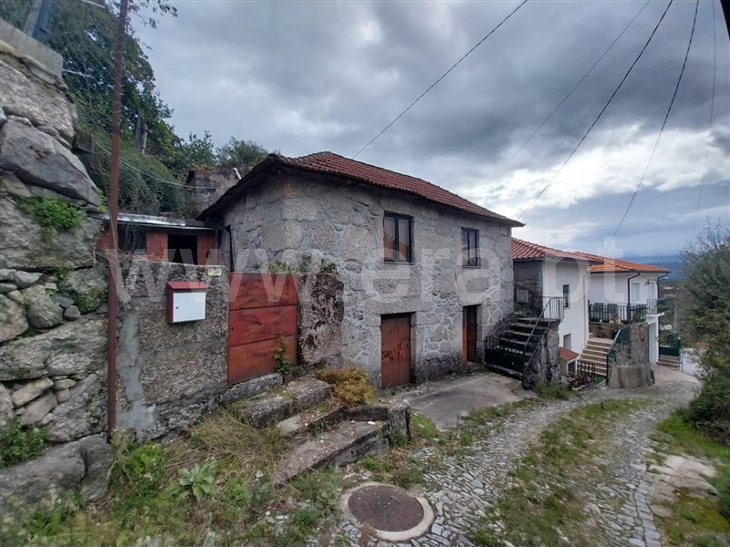 Moradia T2 / Celorico de Basto, Britelo, Gémeos e Ourilhe