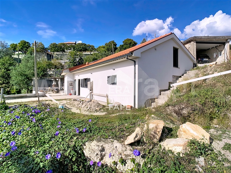 Moradia T2 / Fafe, Arões (São Romão)