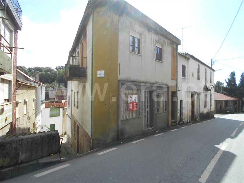 Moradia T2 / Fundão, Capinha