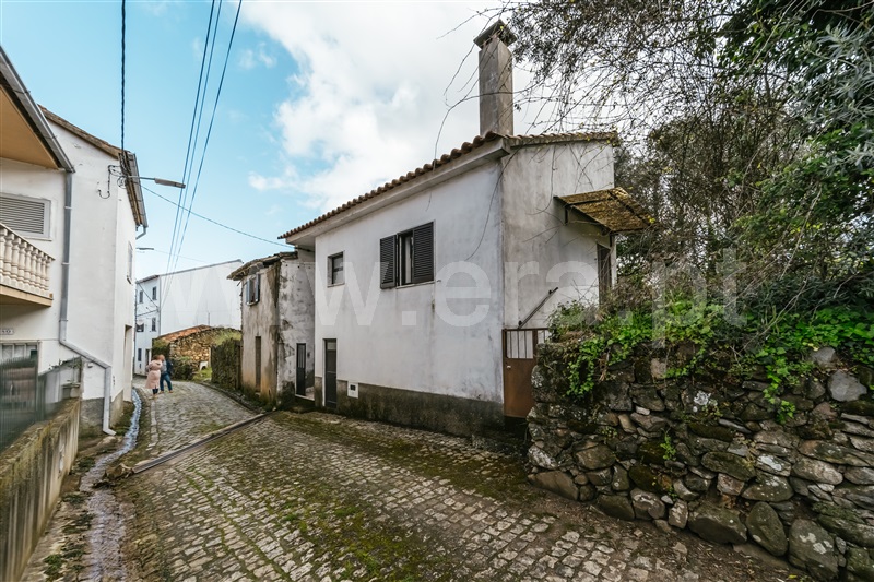 Moradia T2 / Fundão, Donas