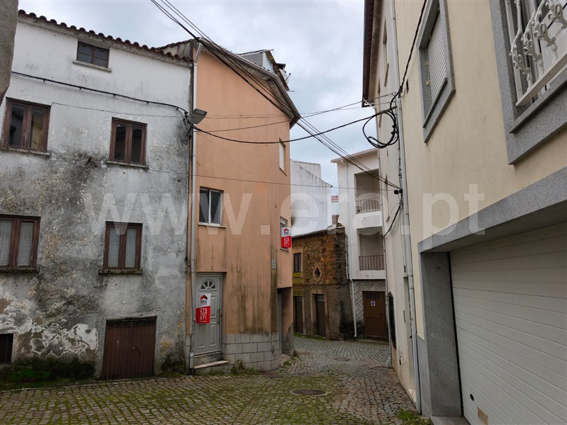 Moradia T2 / Fundão, Silvares