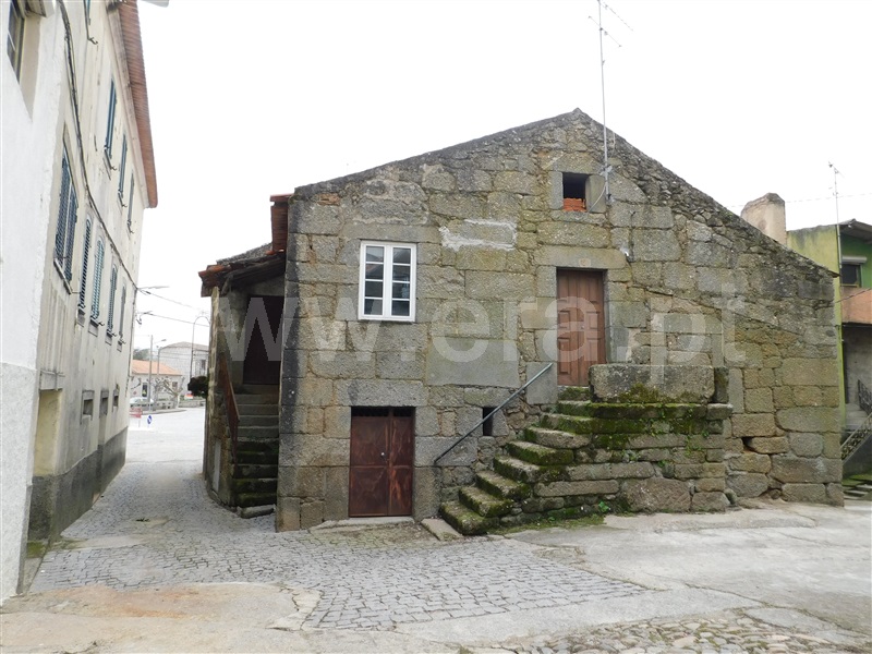 Moradia T2 / Gouveia, Moimenta da Serra e Vinhó