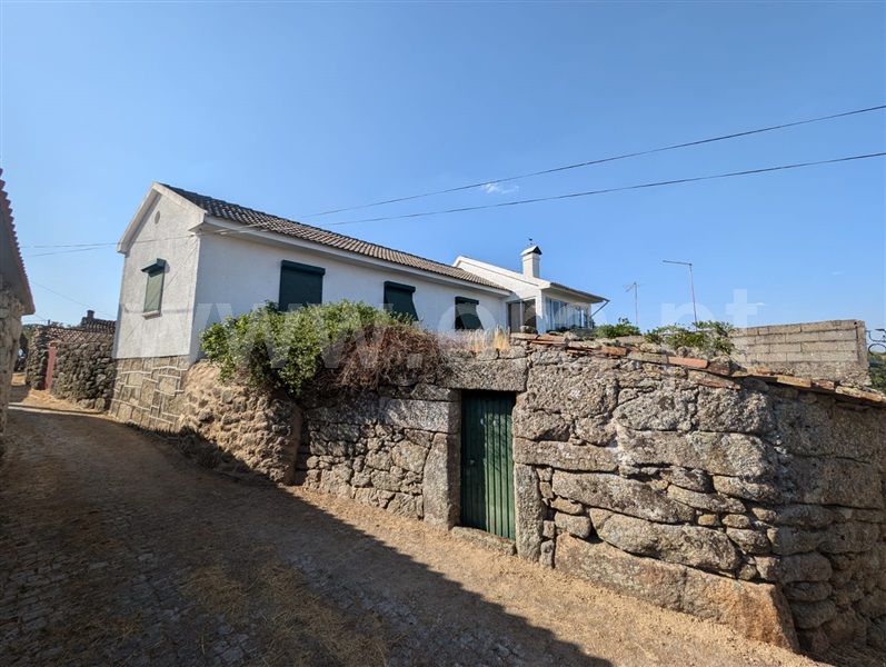 Moradia T2 / Guarda, João Bragal