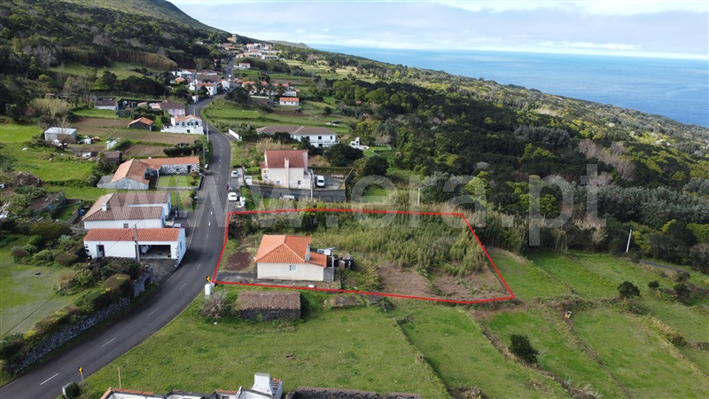 Moradia T2 / Horta, Capelo
