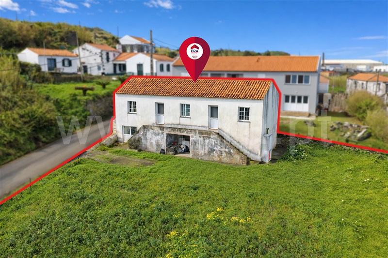 Moradia T2 / Horta, Cedros