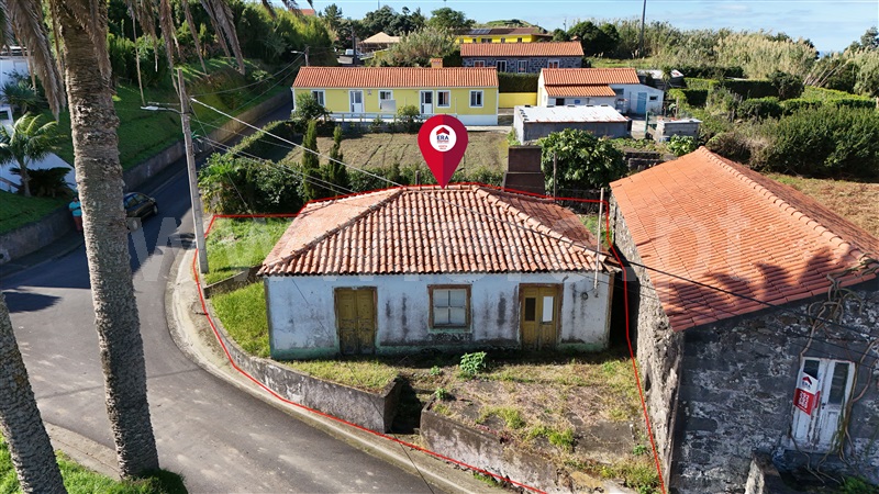 Moradia T2 / Horta, Cedros