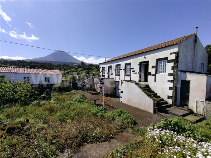 Moradia T2 / Madalena, Bandeiras