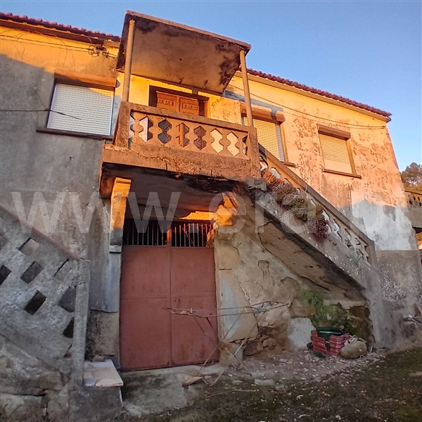 Moradia T2 / Melgaço, Vila e Roussas