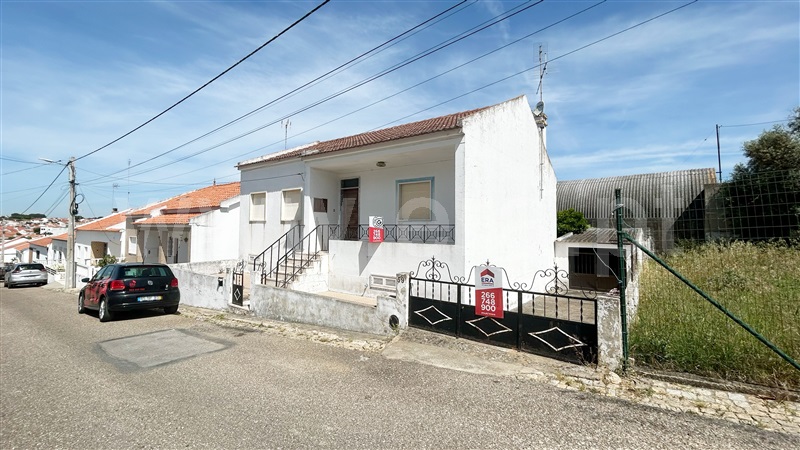 Moradia T2 / Mora, Cabeção