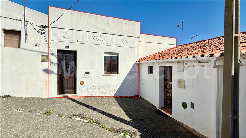Moradia T2 à venda em Sabóia, €80.000