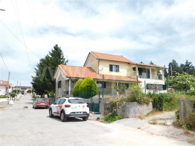 Moradia T2 / Oliveira do Hospital, Santa Ovaia e Vila Pouca da Beira